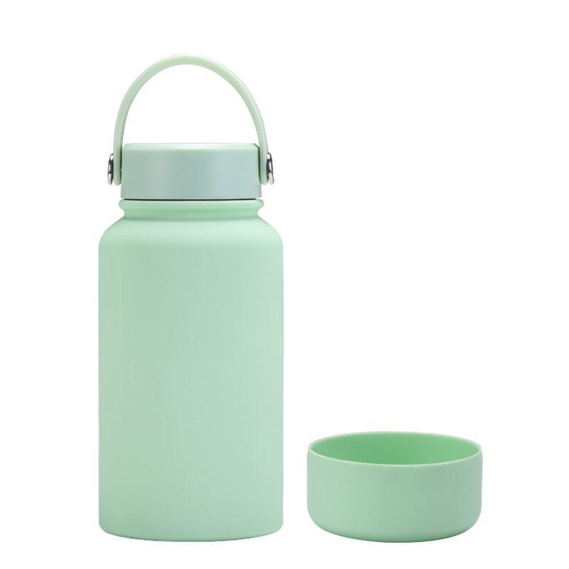 Non-slip vacuum-insulated stainless steel water bottle without straw